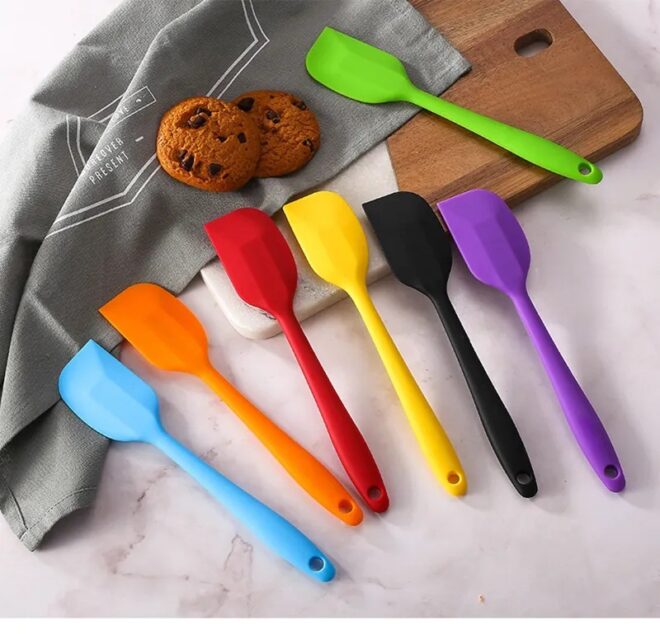 High quality food grade silicone cream scraper for kitchen use