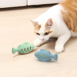 Food grade silicone fish cat toy for teeth grinding